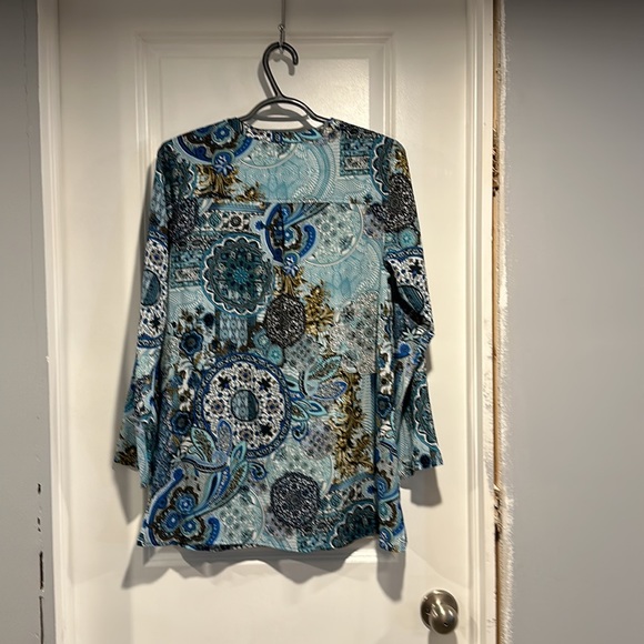 NWT- Joan Rivers Classics Collection, Print Textured Blouse, long Sleeves - Picture 11 of 12